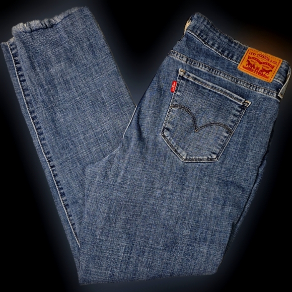 Levis Women's 711 Skinny Jean, Medium Wash, Mid Rise, Freyed Hem Size 33 - Picture 1 of 13